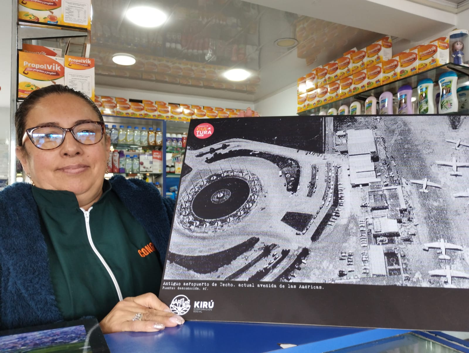 Entrega de cuadros en adopción en la localidad Kennedy